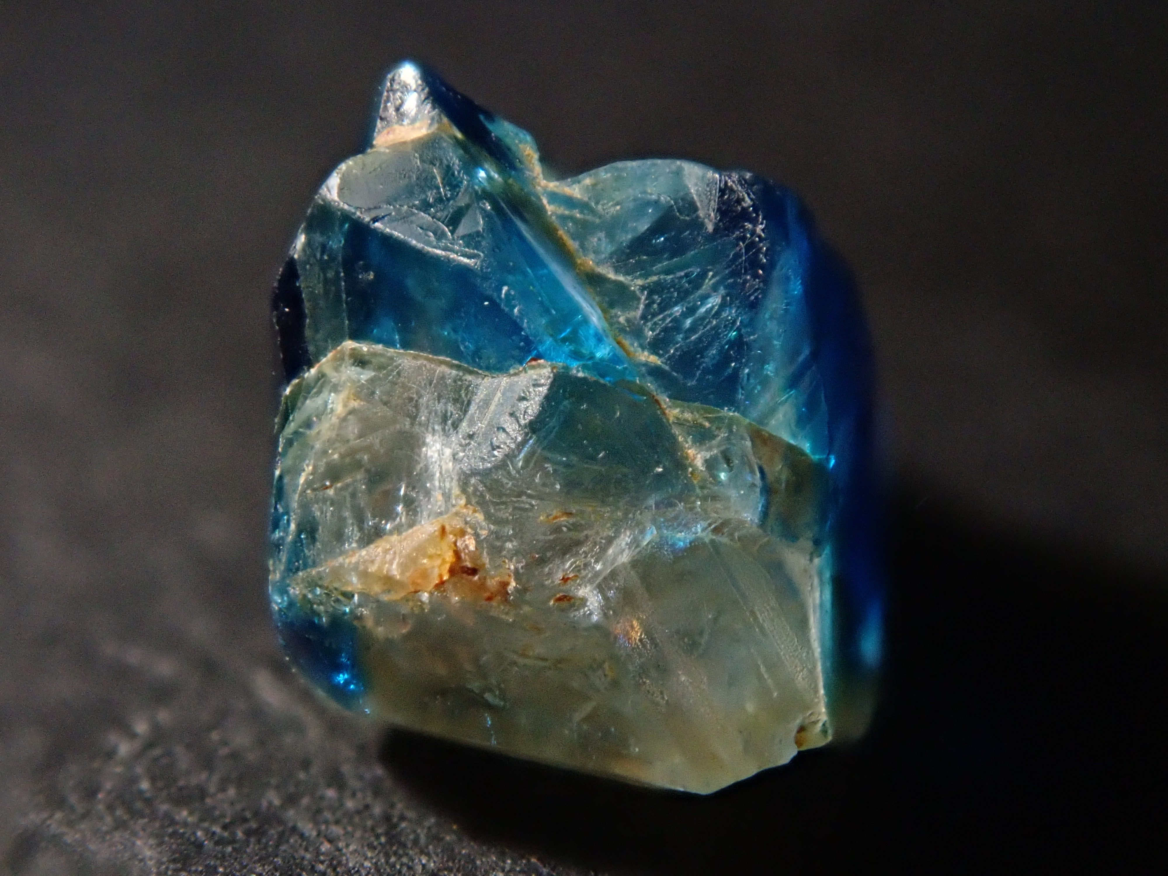 バイカラー ユークレース ジンバブエ産 鉱物標本 原石鉱石 天然石