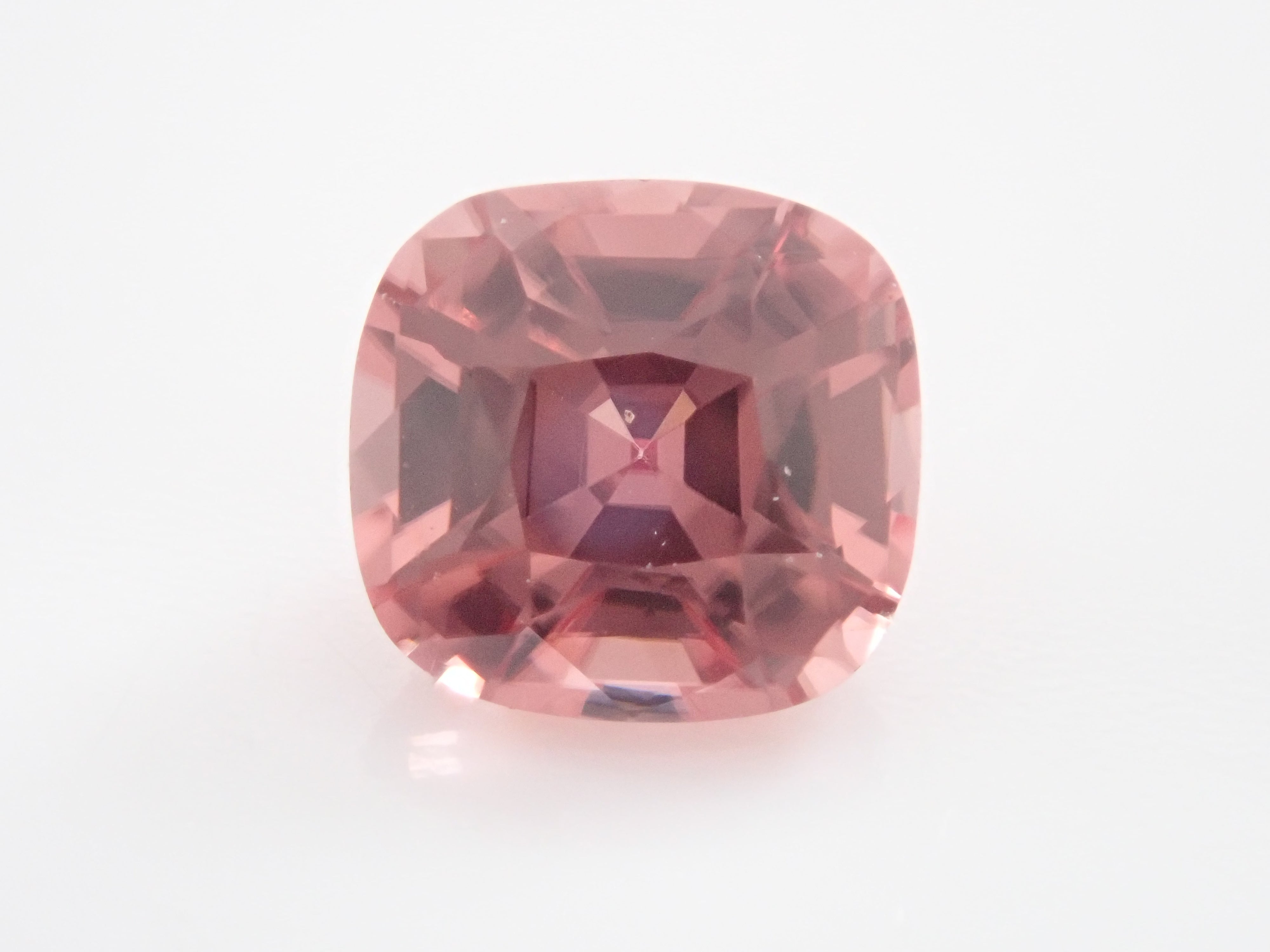 タンザニア産ピンクジルコン 0.930ctルース
