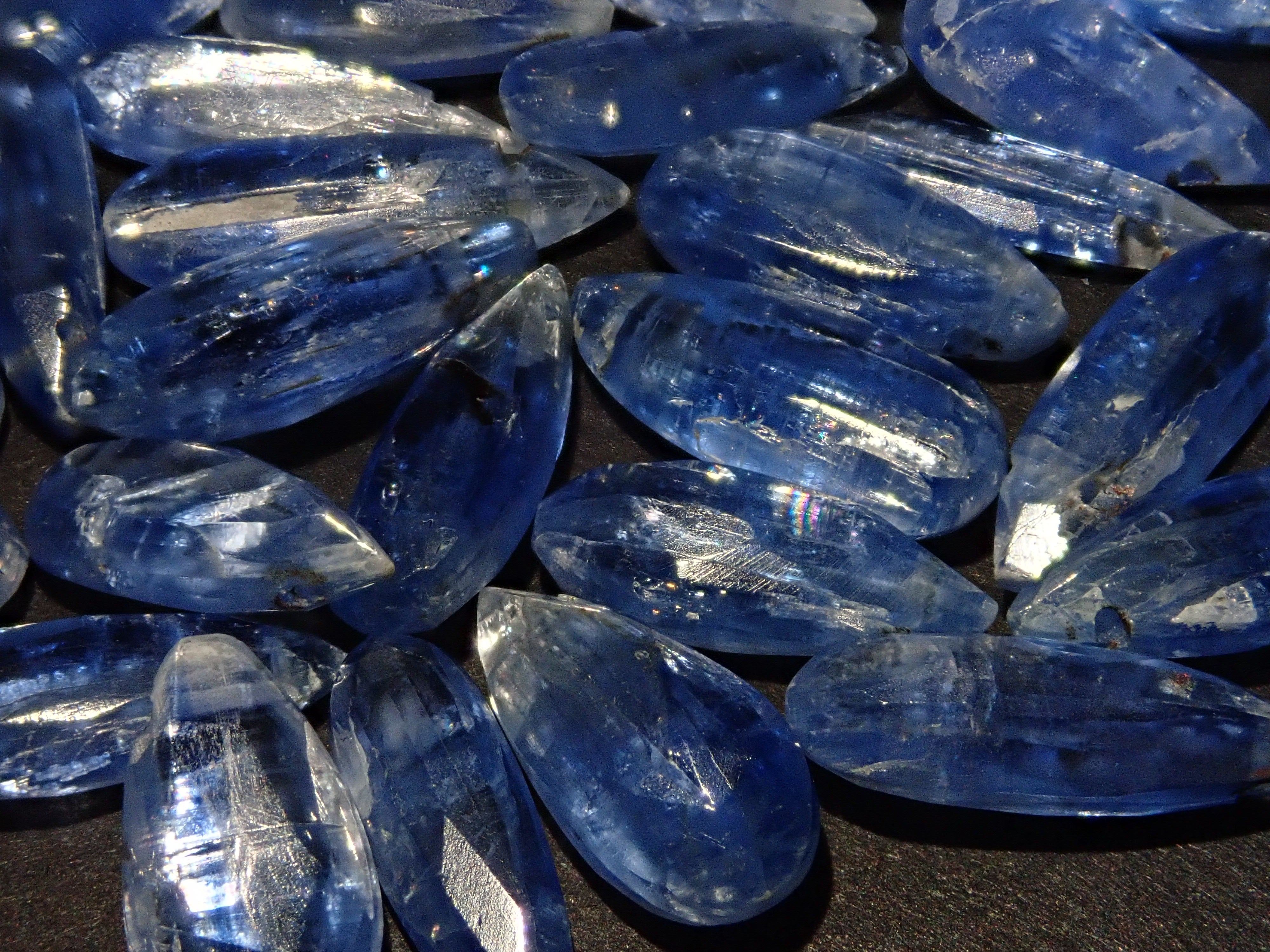 カイヤナイト 原石・ルース2石セット《複数購入割引有》