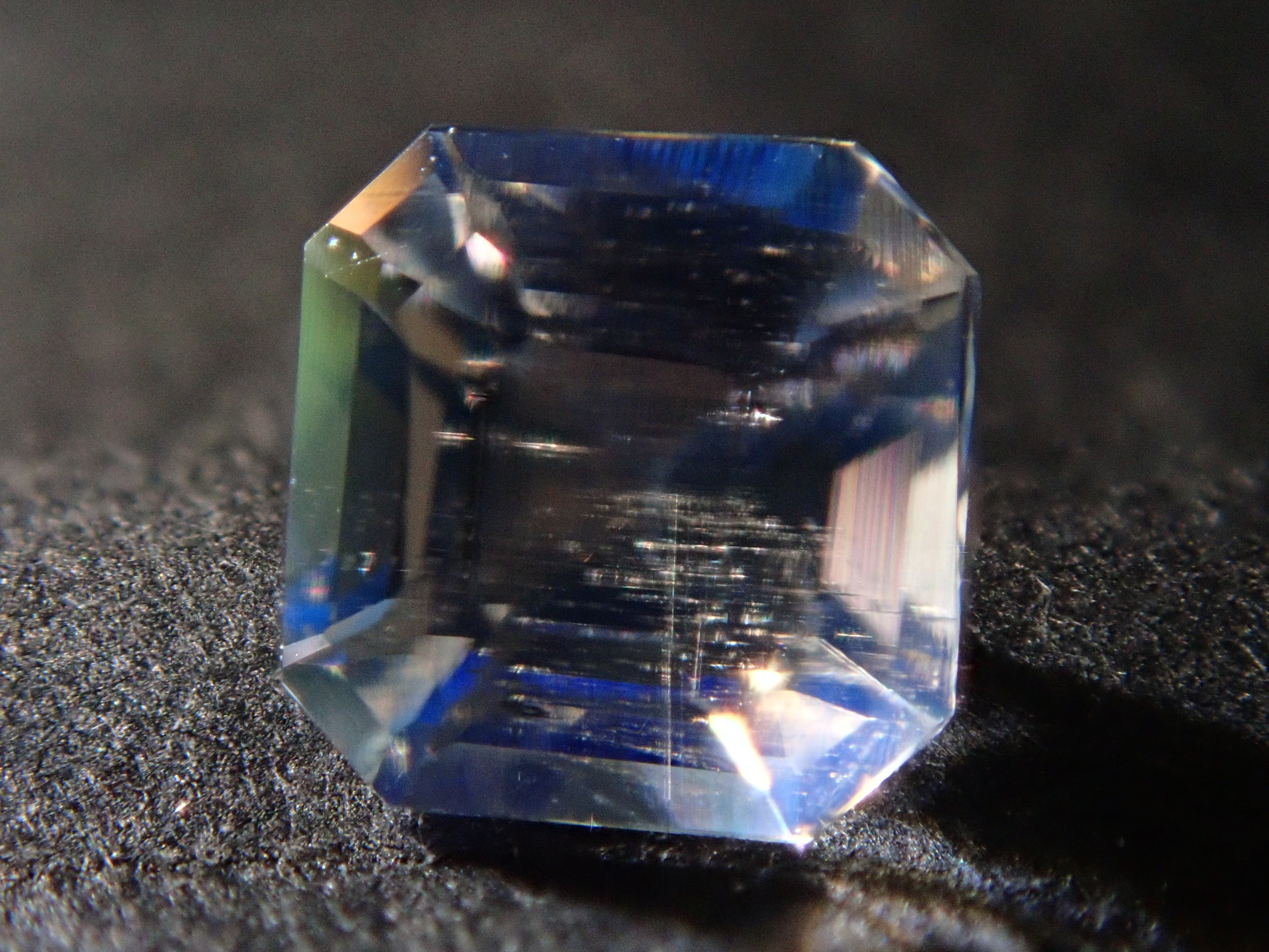 マダガスカル産アンデシン・ラブラドライト（通称名 レインボームーン