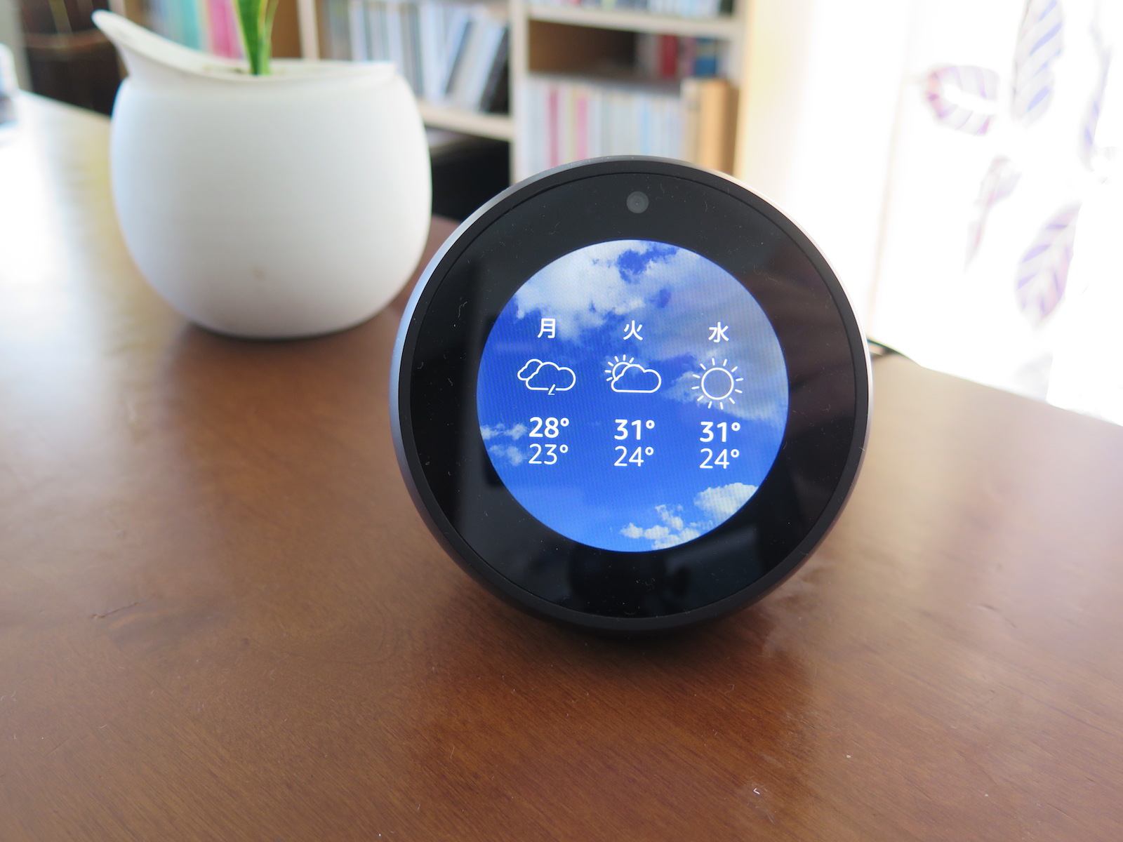 ディスプレイ付きスマートスピーカー「Echo Spot」を買うべき7つの