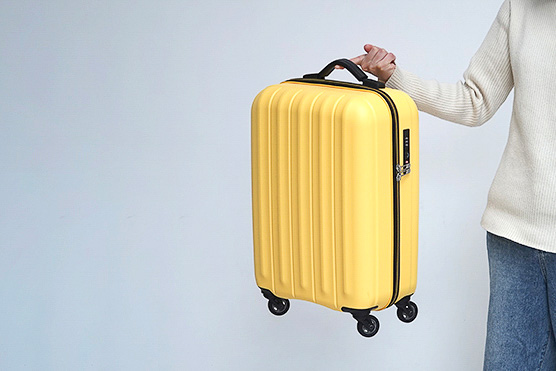 容量35Lで1.8kg！老舗メーカーが生み出した軽～いスーツケースが待望の