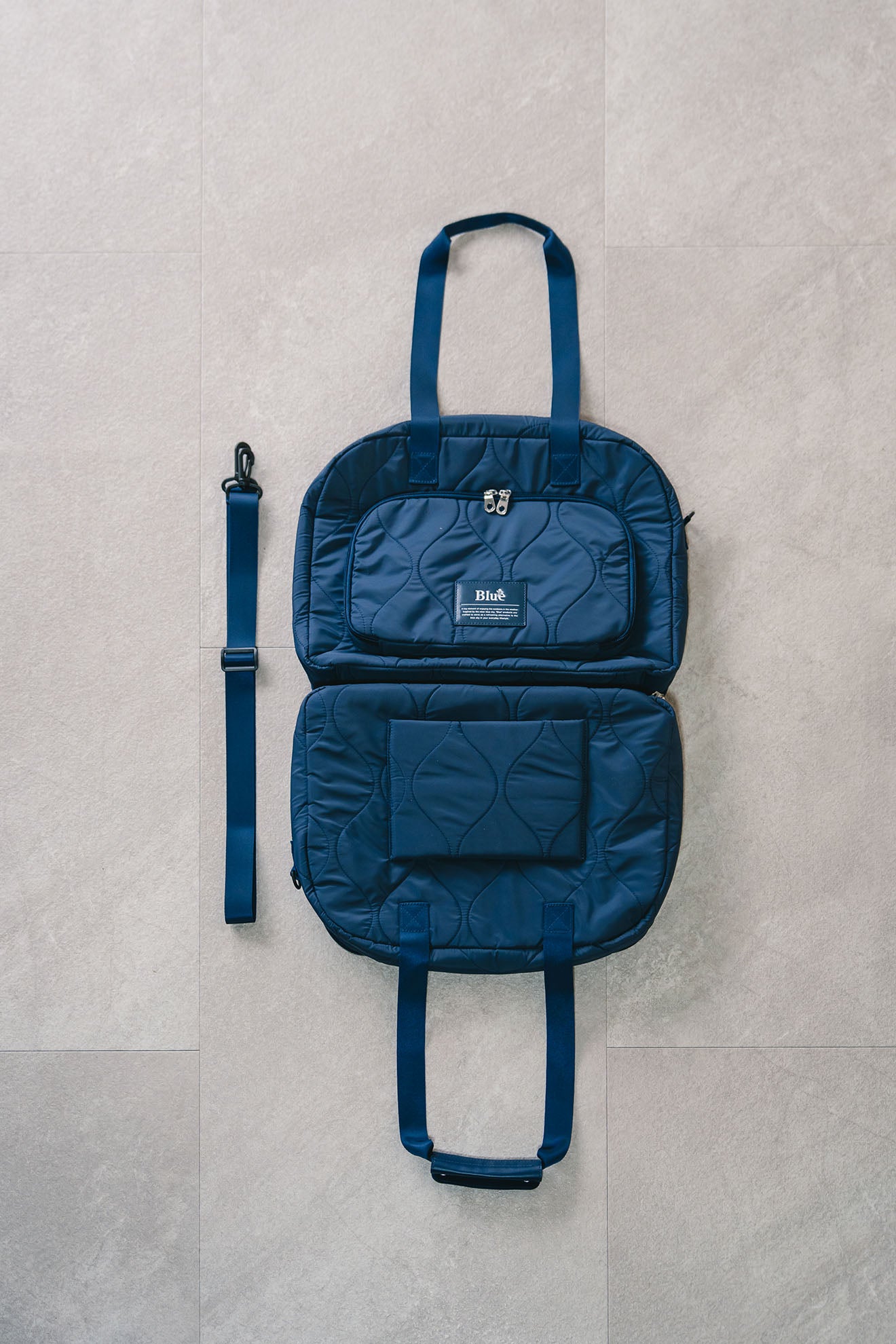 航空会社CAが監修した『スーツケース構造の旅行バッグ』で、旅をもっと