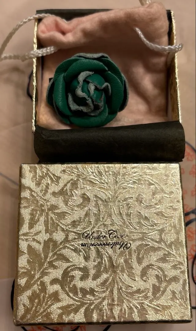 アンダーカバー ハチブローチUNDERCOVER蜂