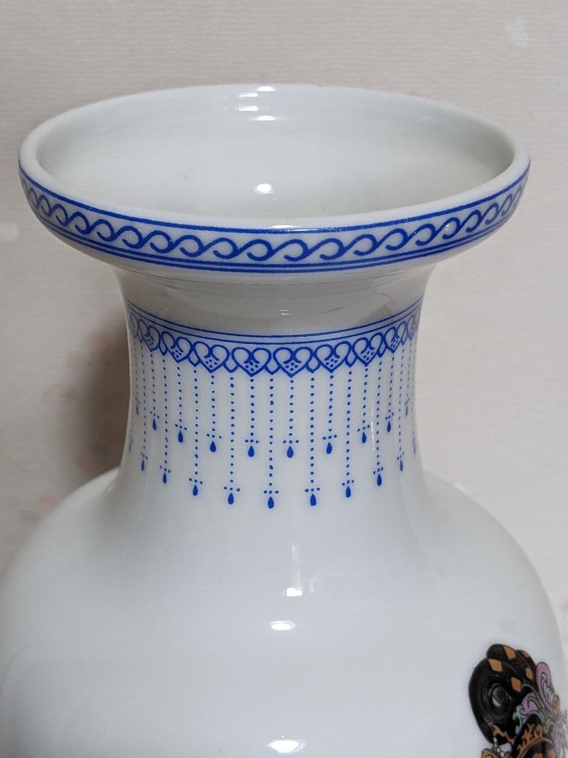 ♢中国陶磁器 瓔珞紋 団扇美人図 粉彩花瓶 陶画工1級職人