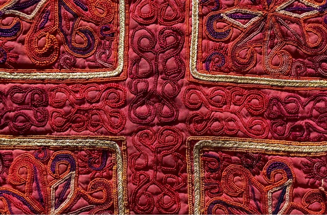 アフガニスタン 手仕事 民藝 装飾的な刺繍 ビーズ アートフレーム