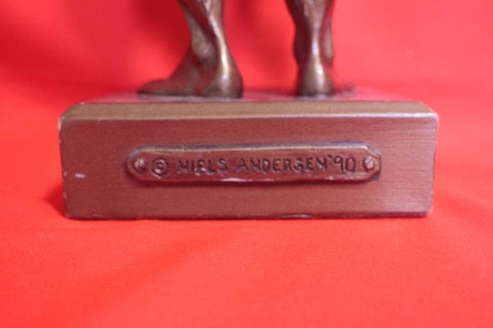 アーノルドシュワルツェネッガー・ボディビルダー像（ニールス