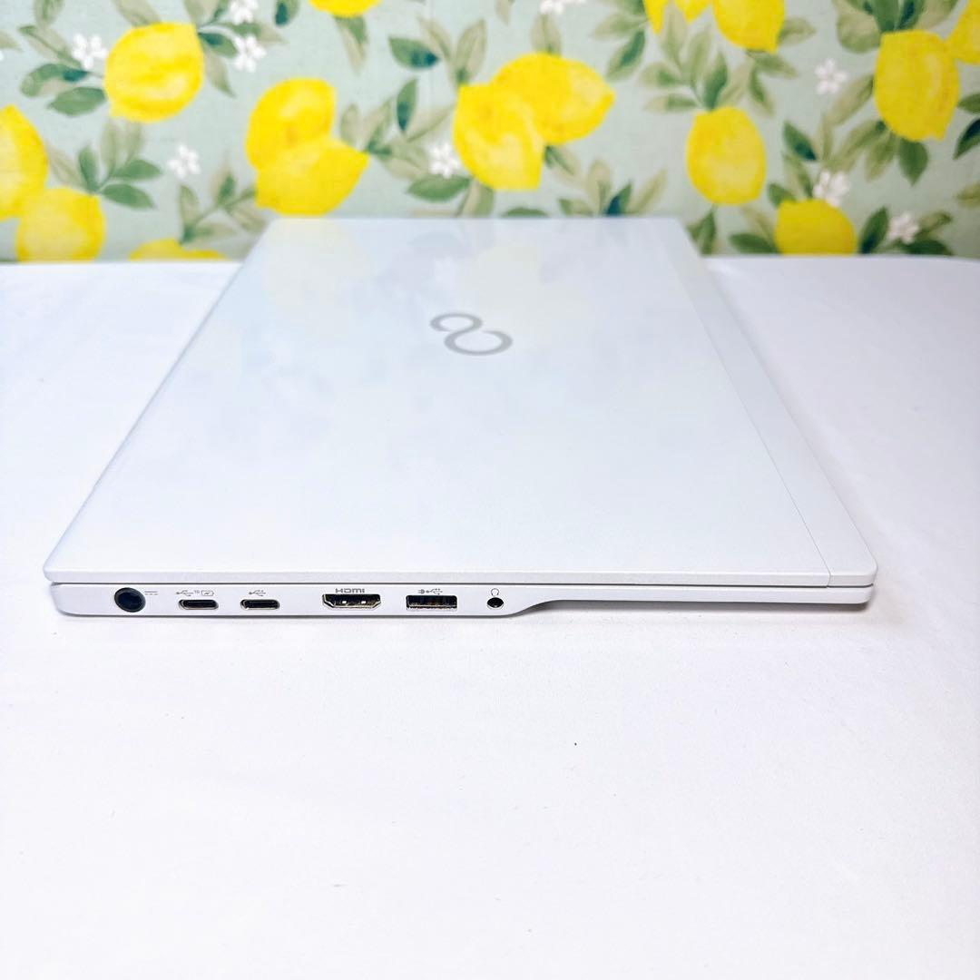 第八世代❤️ネットや事務に❤️薄型❤️軽い❤️ホワイトが可愛い❤️主婦さんやご家族兼用に！