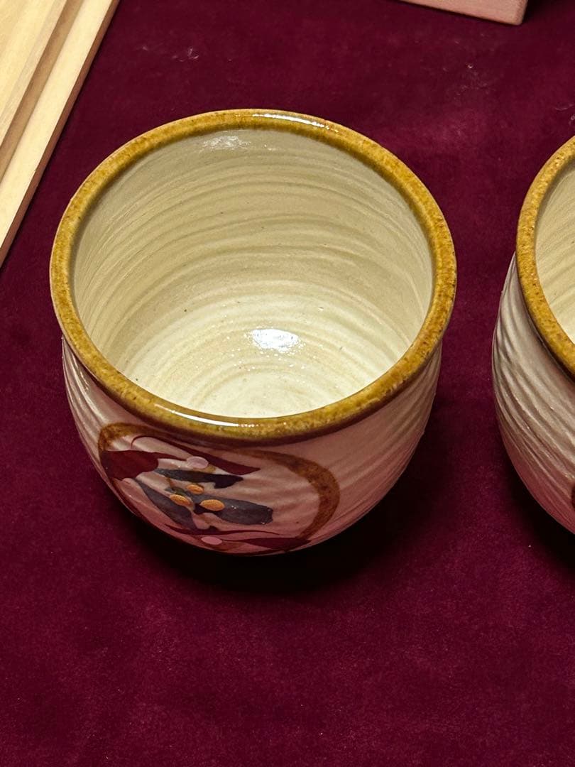 伝統的な日本の陶器　金銀を使用の縁起物夫婦湯呑2個木製箱付‼️大特価SALE終了