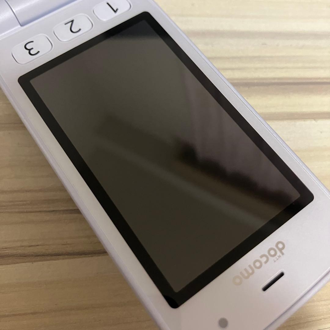 白色 ドコモ F-01M(8G)らくらくホン FUJITSU 利用制限〇