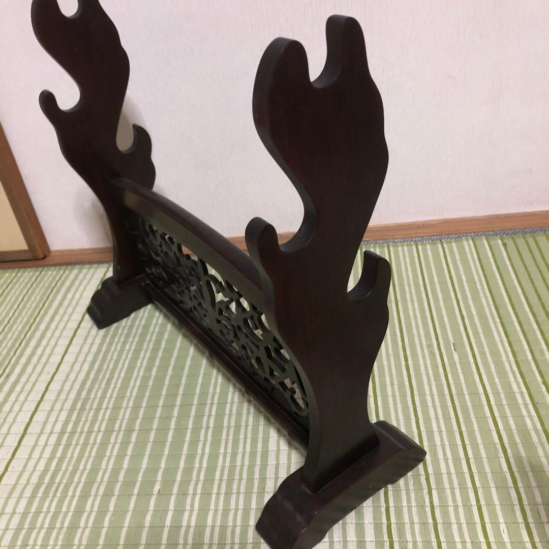 刀台　刀掛け　台座　飾り台　木製　刀立て　刀置き　模造刀置き　水牛の角置　唐木風