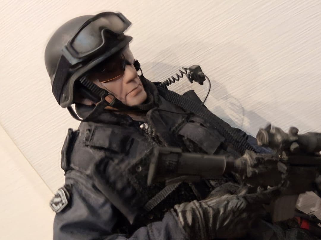 さ*ら様 ・SWAT フィギュア ・ホットトイズ ・1/6スケール