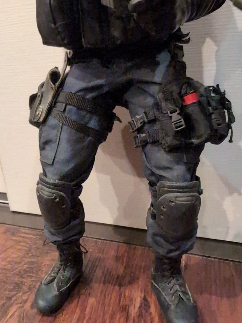 さ*ら様 ・SWAT フィギュア ・ホットトイズ ・1/6スケール