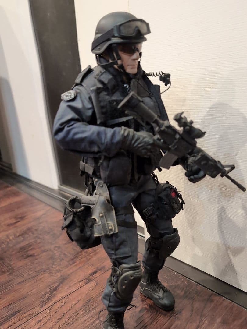 さ*ら様 ・SWAT フィギュア ・ホットトイズ ・1/6スケール