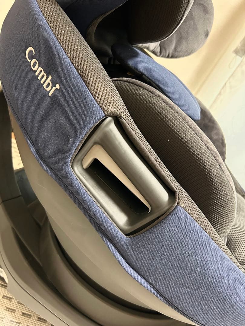 美品 チャイルドシートコンビ THE S ISOFIX ZB-690 ネイビー