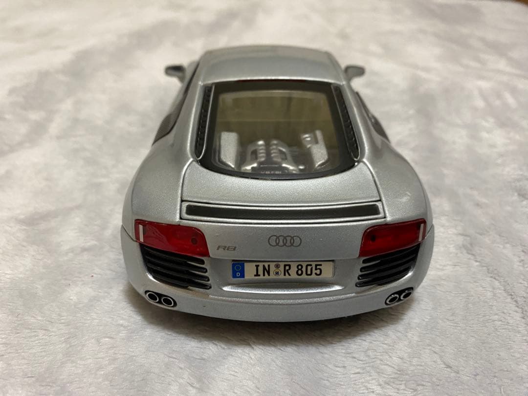 ミニカー Maisto Audi R8 1/18