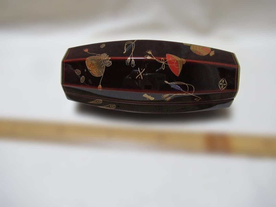 茶道具　宝尽蒔絵　ぶりぶり香合　一星造　共箱