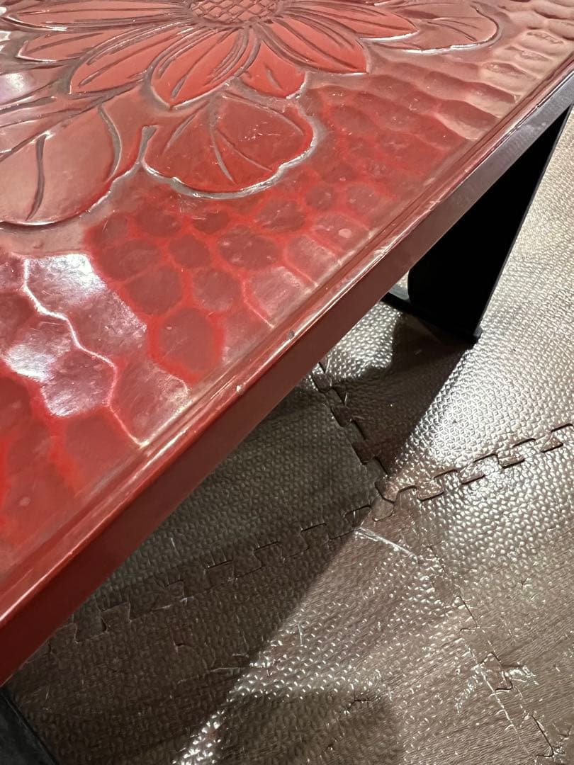 赤い花模様の座卓 漆塗り 赤い花模様の座卓 漆塗り -