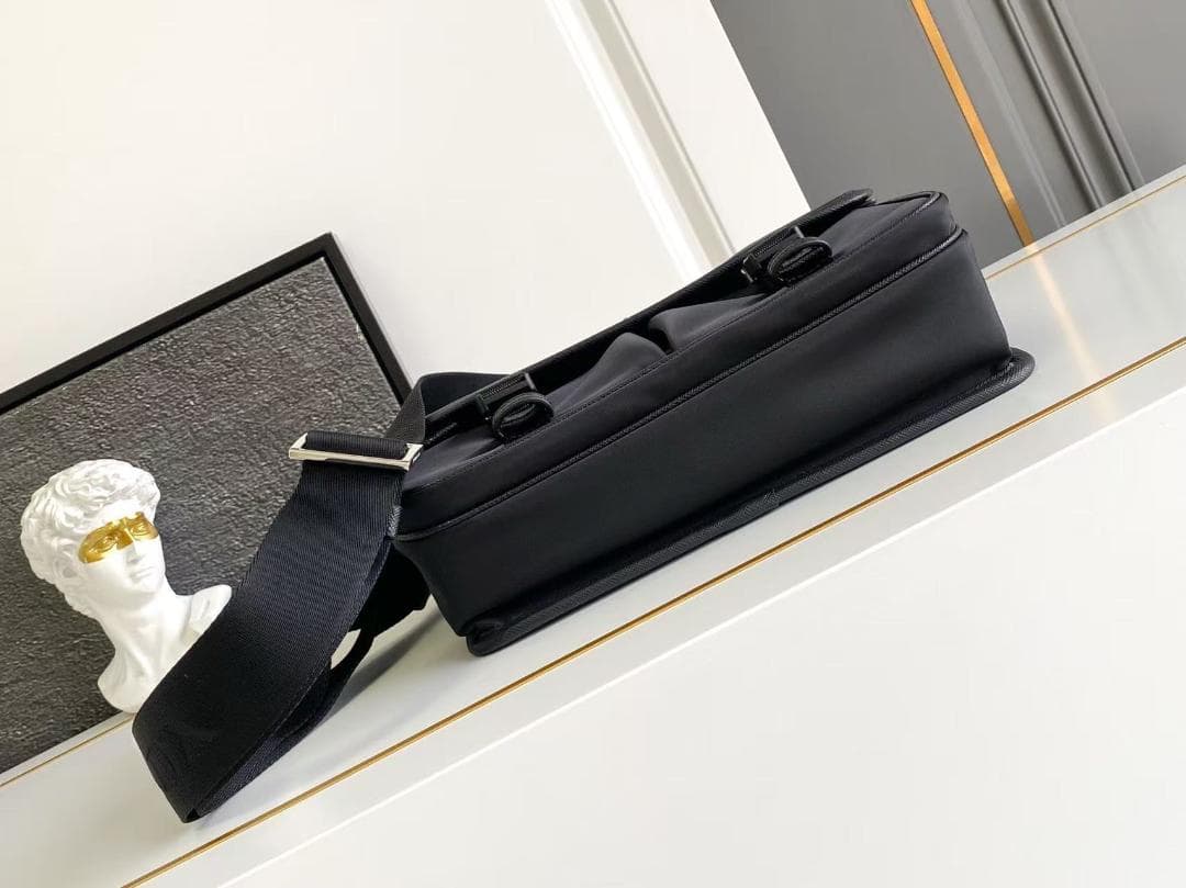 ノベルティ商品　メンズ　ブラック　ショルダーバッグ　ハンドバッグ