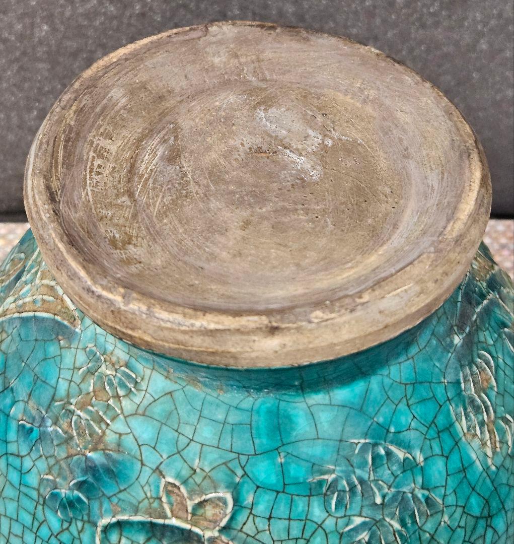 17世紀頃　中国南方系　東南アジア古陶磁　 青釉　浮彫　魚藻図　獣摘み蓋　瓶　壺