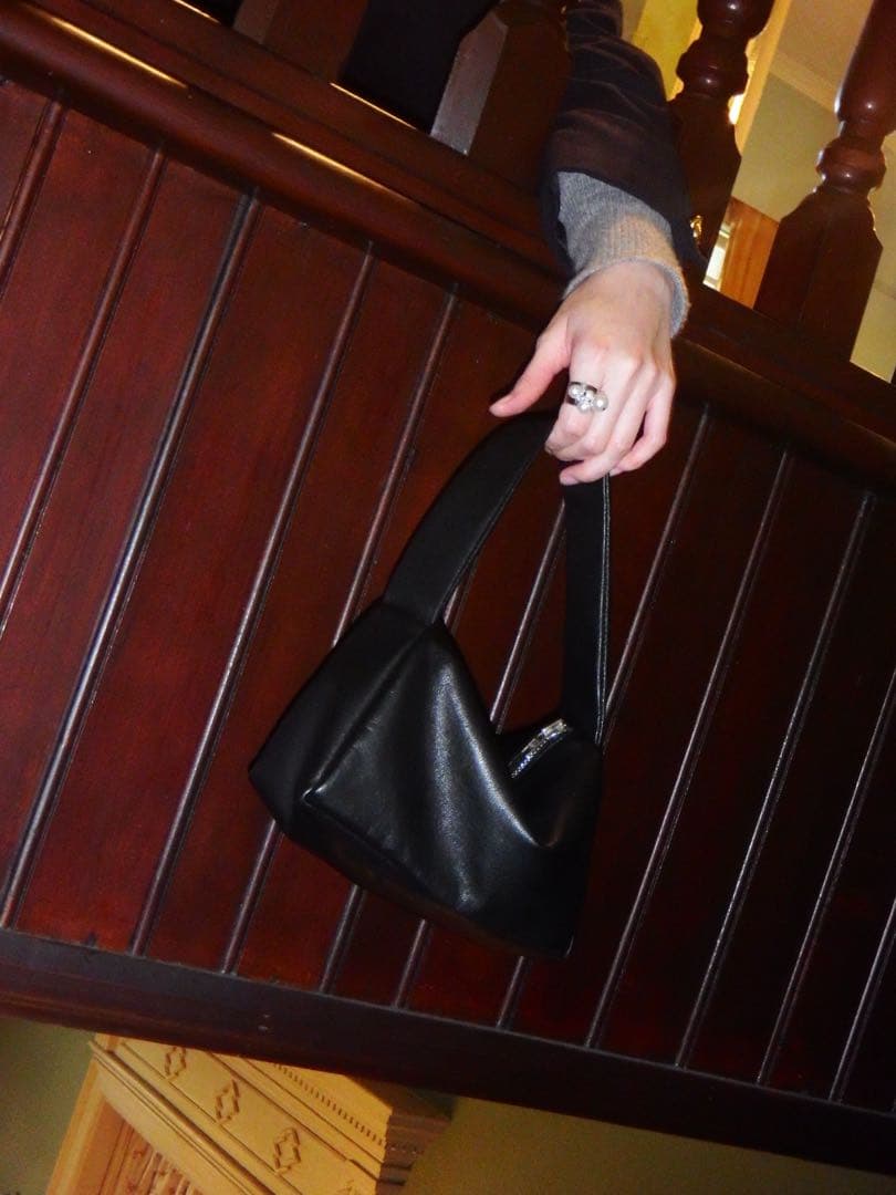 KEESE 黒 レザーショルダーバッグ ジップ Sサイズ ユニセックス