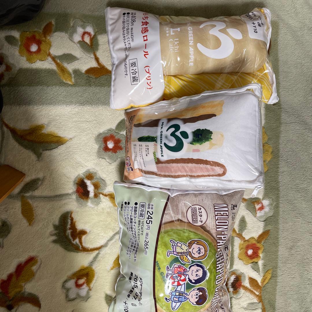 ミセス　ローソン受注生産コラボ　クッション3個 ミセス ローソン受注生産コラボ クッション3個 - メルカリ