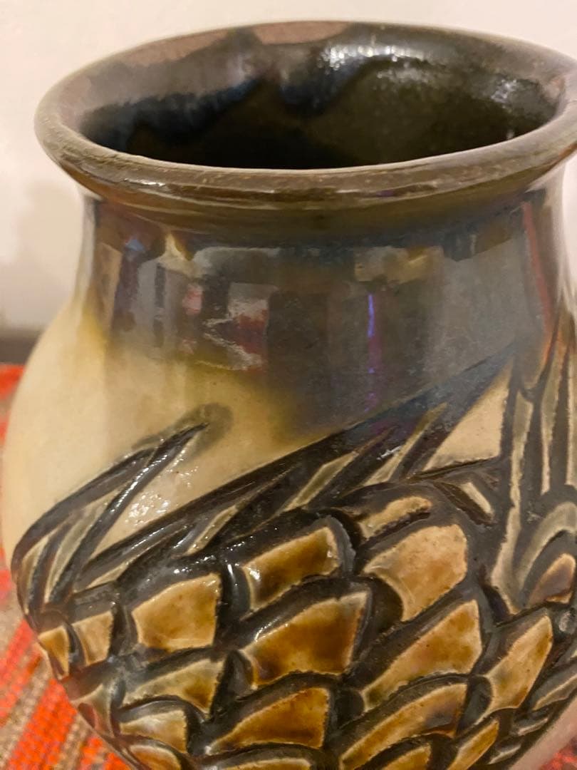宮城須美子作 線彫魚紋 壺
