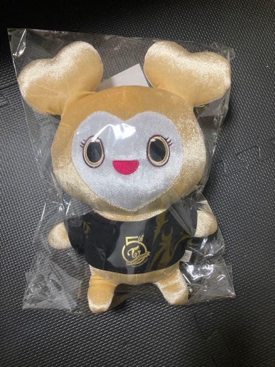 TWICE 5周年記念ゴールドラブリー