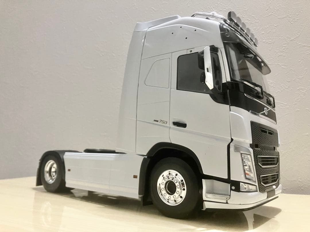ボルボ 1/18 トラック トレーラーヘッド