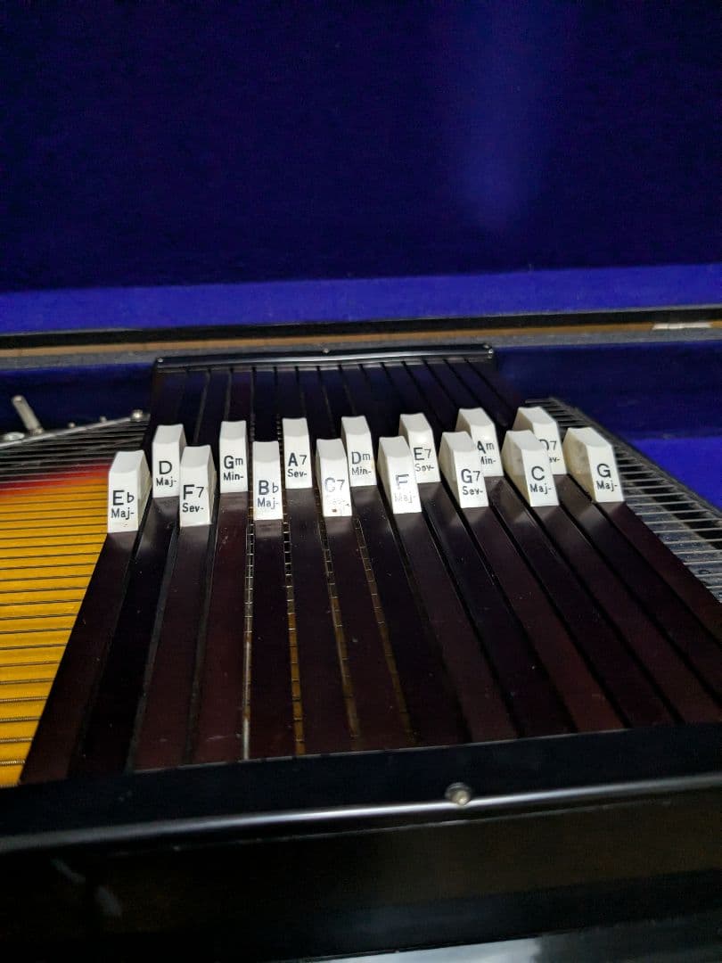 オートハープ　東海楽器(クロマハープ）綺麗な中古品　音出し確認のみ