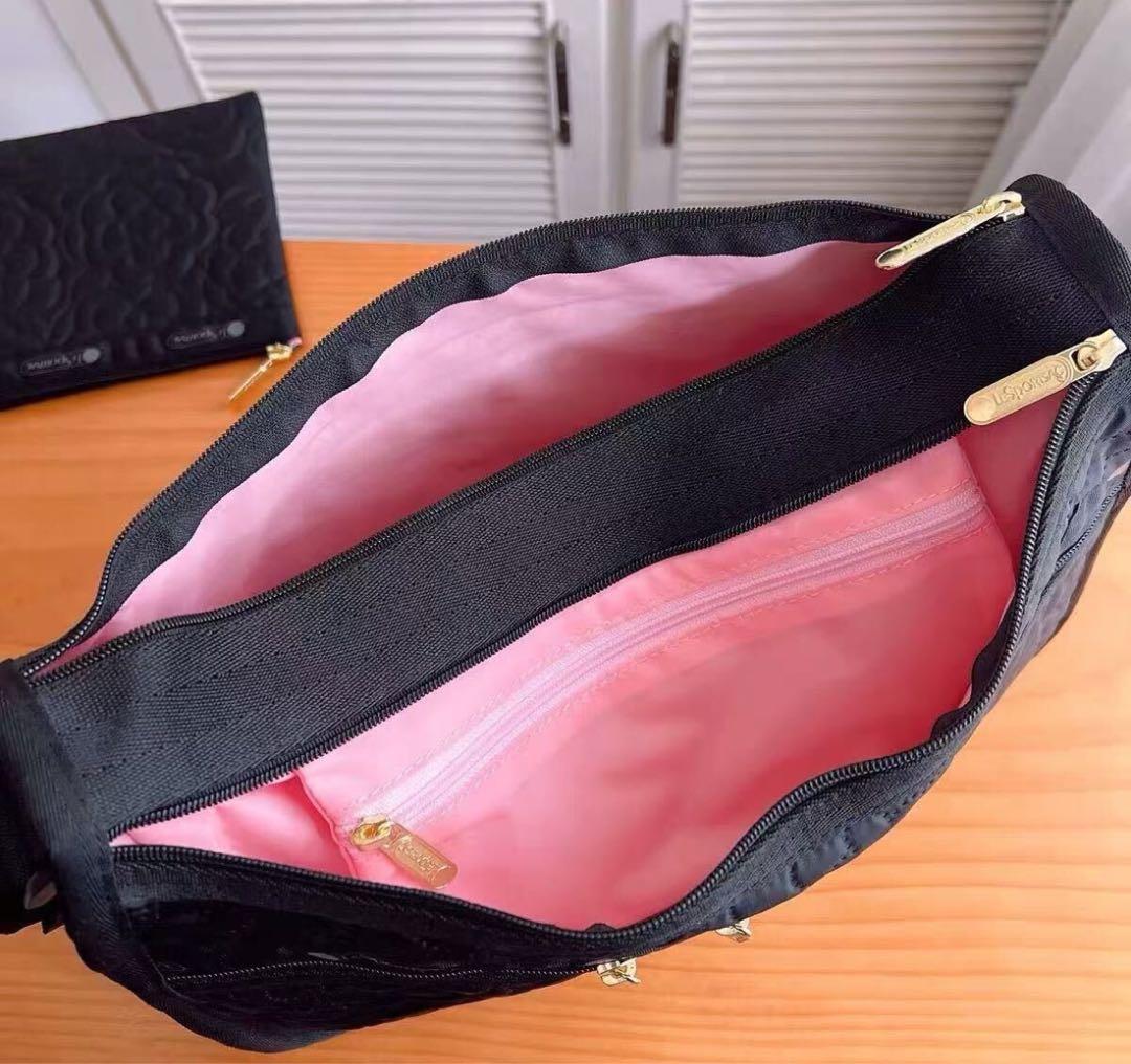 新品　LeSportsacレスポートサック　ショルダーバッグ　斜め掛け　黒　花柄