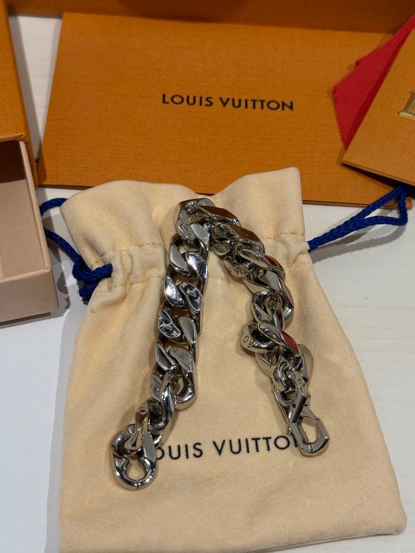 LOUIS VUITTON シルバーチェーンブレスレット
