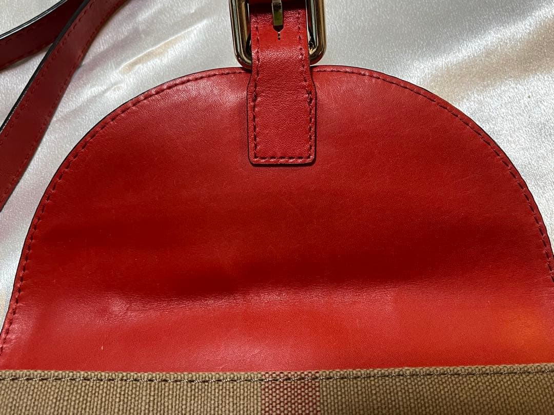 【BURBERRY】バーバリー　クロスボディバッグ赤