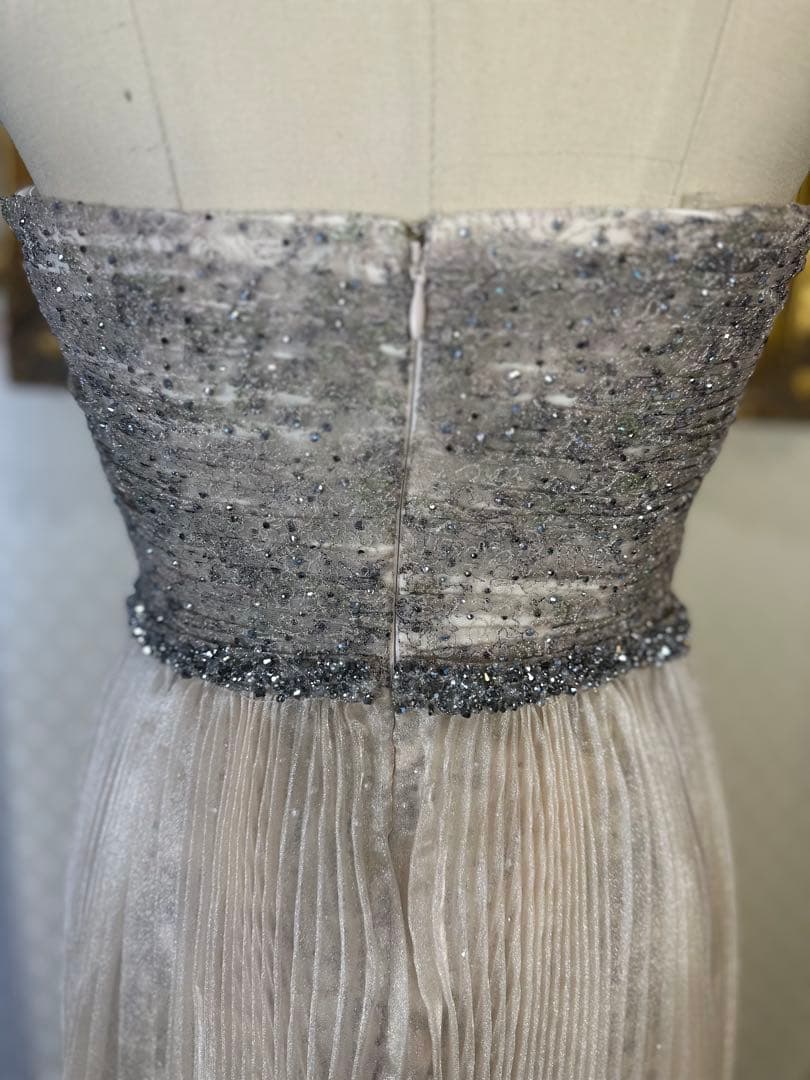 ★要プロフ確認★あなばら いづみ様 スパンコール装飾のシルバー系ドレス