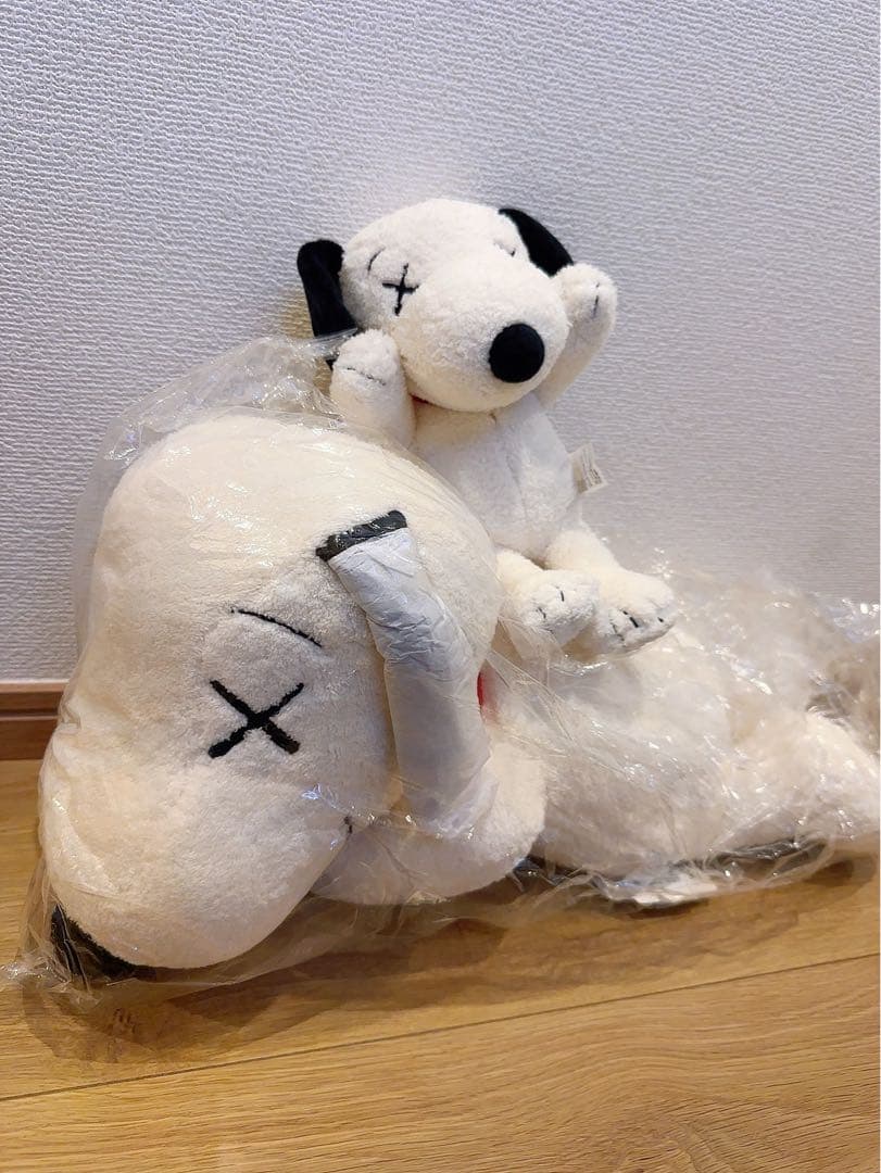 UNIQLO KAWS ユニクロ カウズ スヌーピー Mサイズ ぬいぐるみ 新品