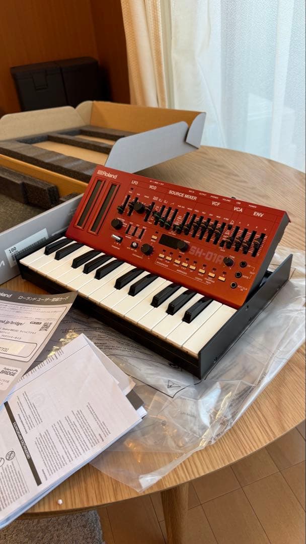 Roland SH-01A 赤