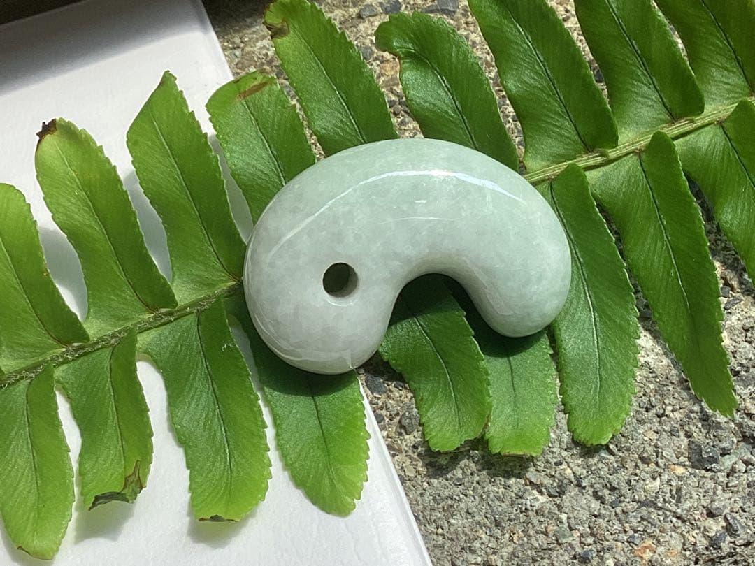 ✳摩訶不思議**吉祥開運 糸魚川翡翠小滝産*勾玉 守護石に