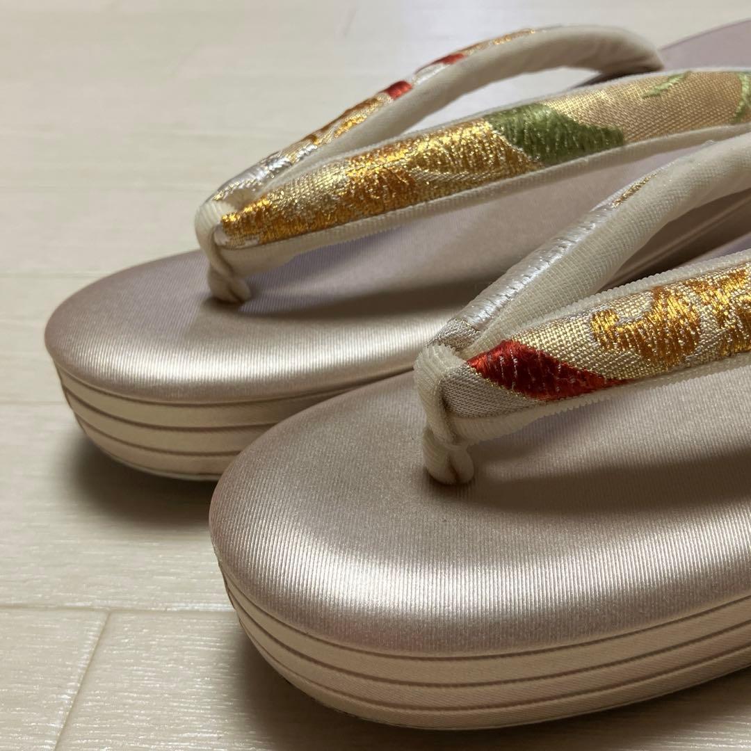 《美品》西陣織　草履バッグセット　厚底　金糸　刺繍　大きめバッグ