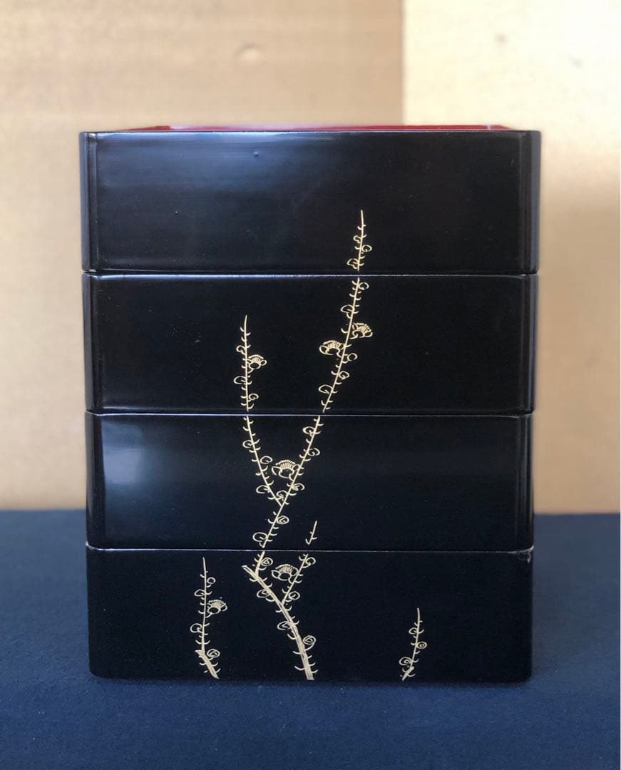 《レ》黒内朱 沈金松竹梅 四段重 替蓋付 木箱　251117え2