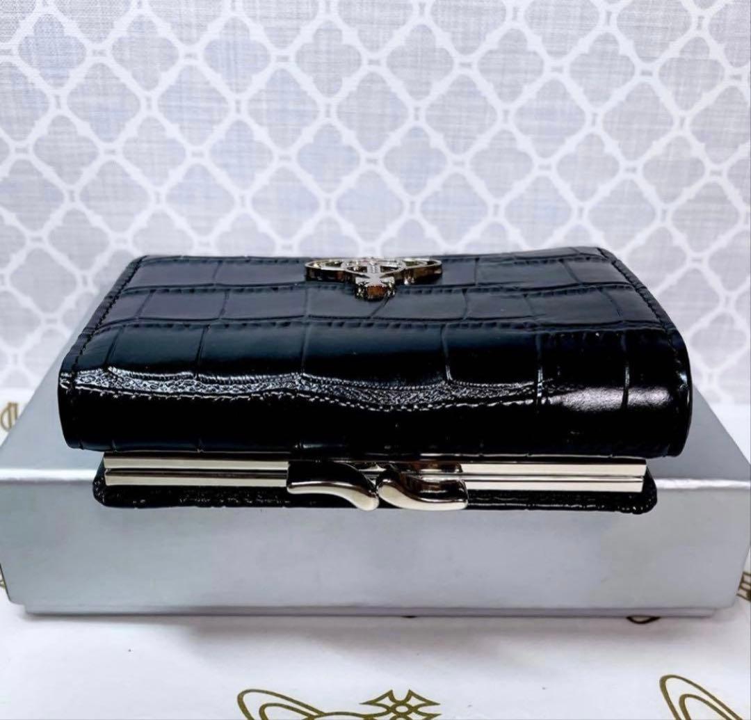 新作☆内側に素敵な柄】新品 ヴィヴィアン・ウエストウッド 三折り財布 黒