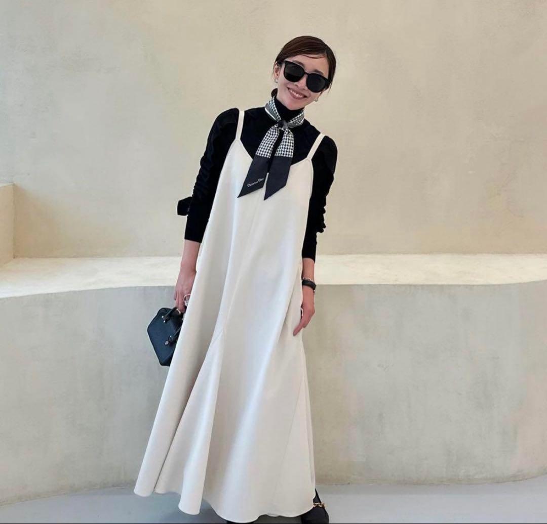 最終値下げ 新品タグ付きYONFA Vパターンドレス Mサイズ