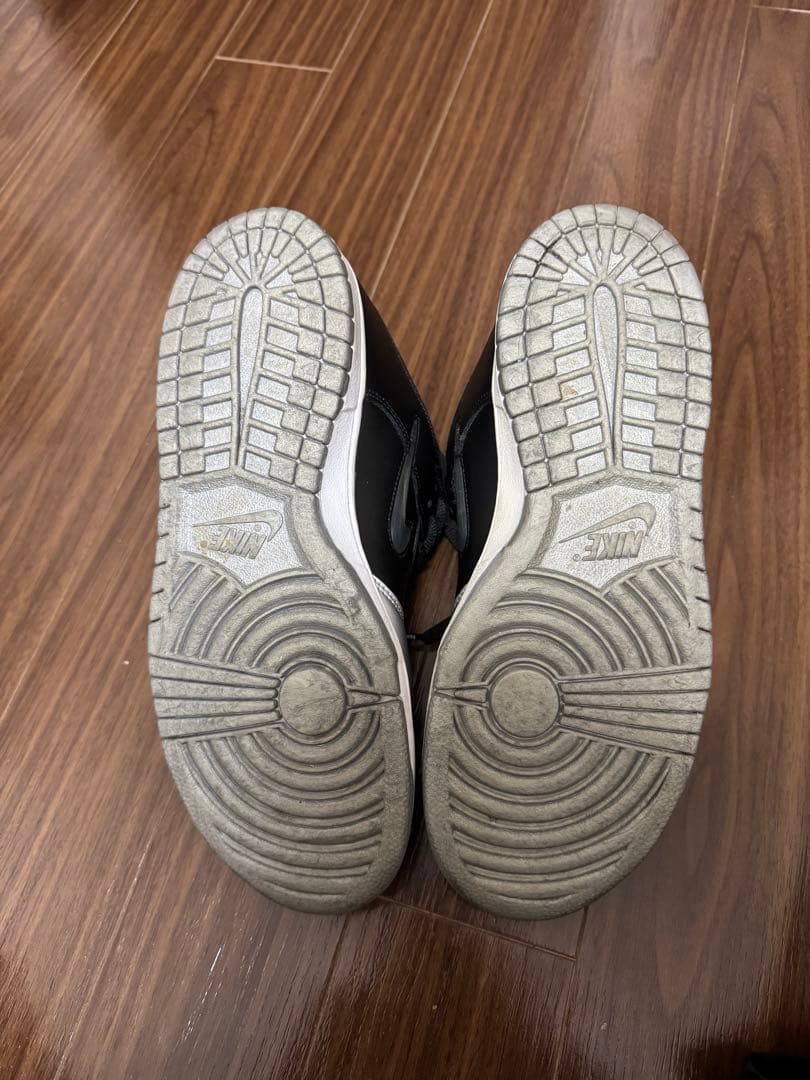 Nike x supreme SB Dunk Low Pro シルバー/ブラック