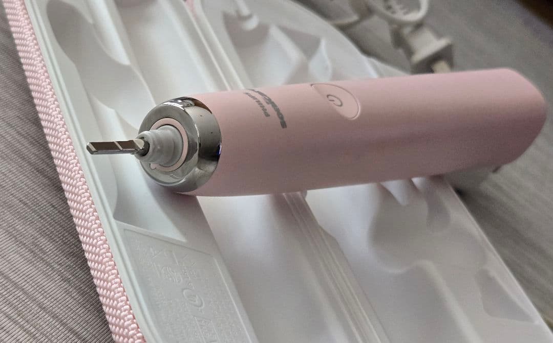 PHILIPS電動歯ブラシ ソニッケアー本体と充電ケース.グラス.ケーブル2