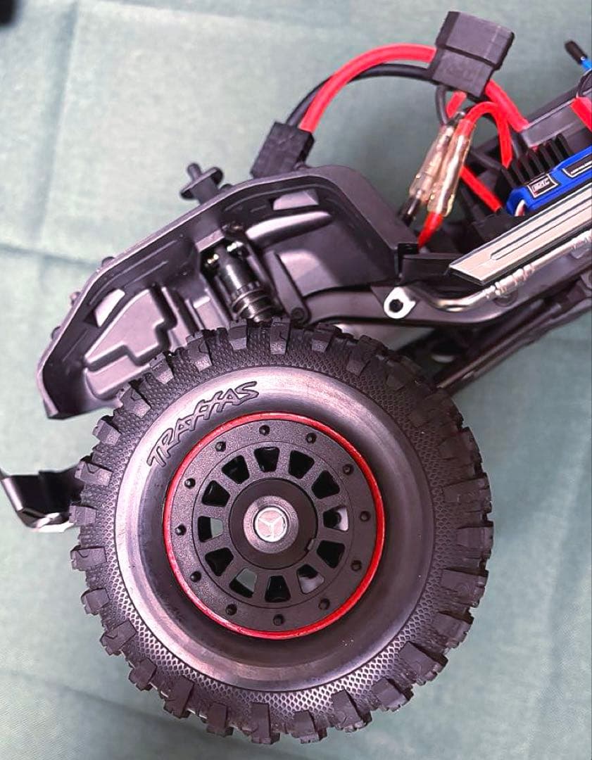 月半です トラクサス TRX6 ベンツ G63 クローラーTRX4