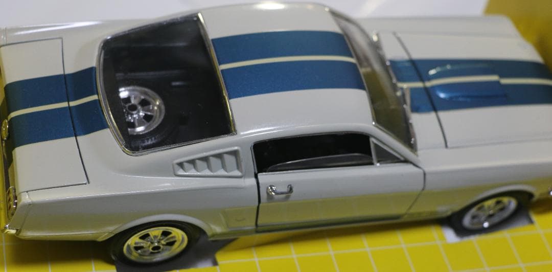 貴重　JOUEFエボリューション製 フォード・ムスタング　白　１／１８　中古品