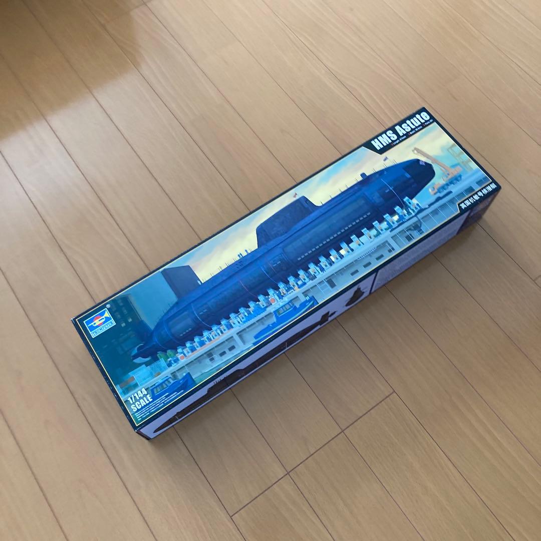 イギリス海軍原子力潜水艦HMS Astute アスチュート　1/144
