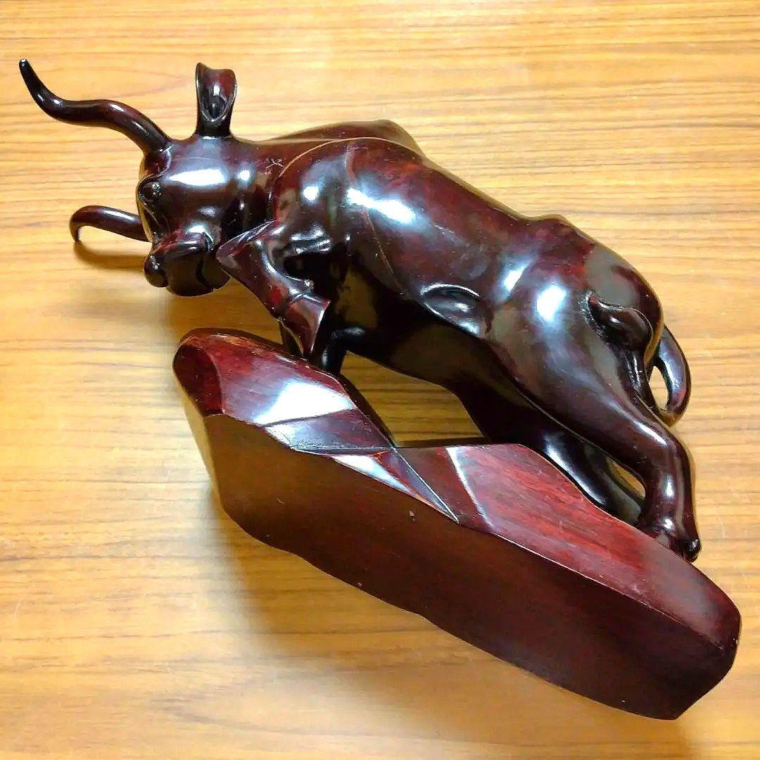 木製の闘牛の置物 牛 闘牛 木彫 骨董品 古美術 木製 置物 オブジェ