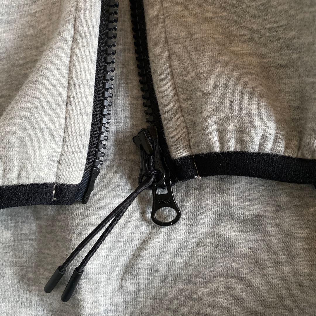 Bristol パーカー　グレー　ジップ　フード付き