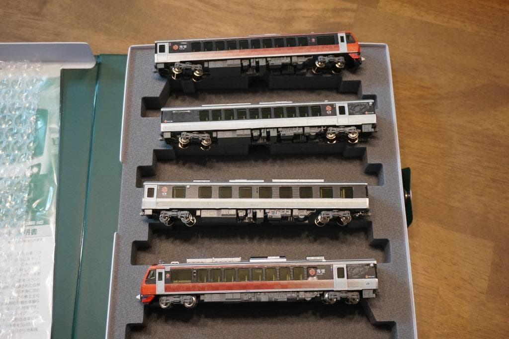 KATO製 HB-E300系 「海里」ラッピング仕様 4両編成セット