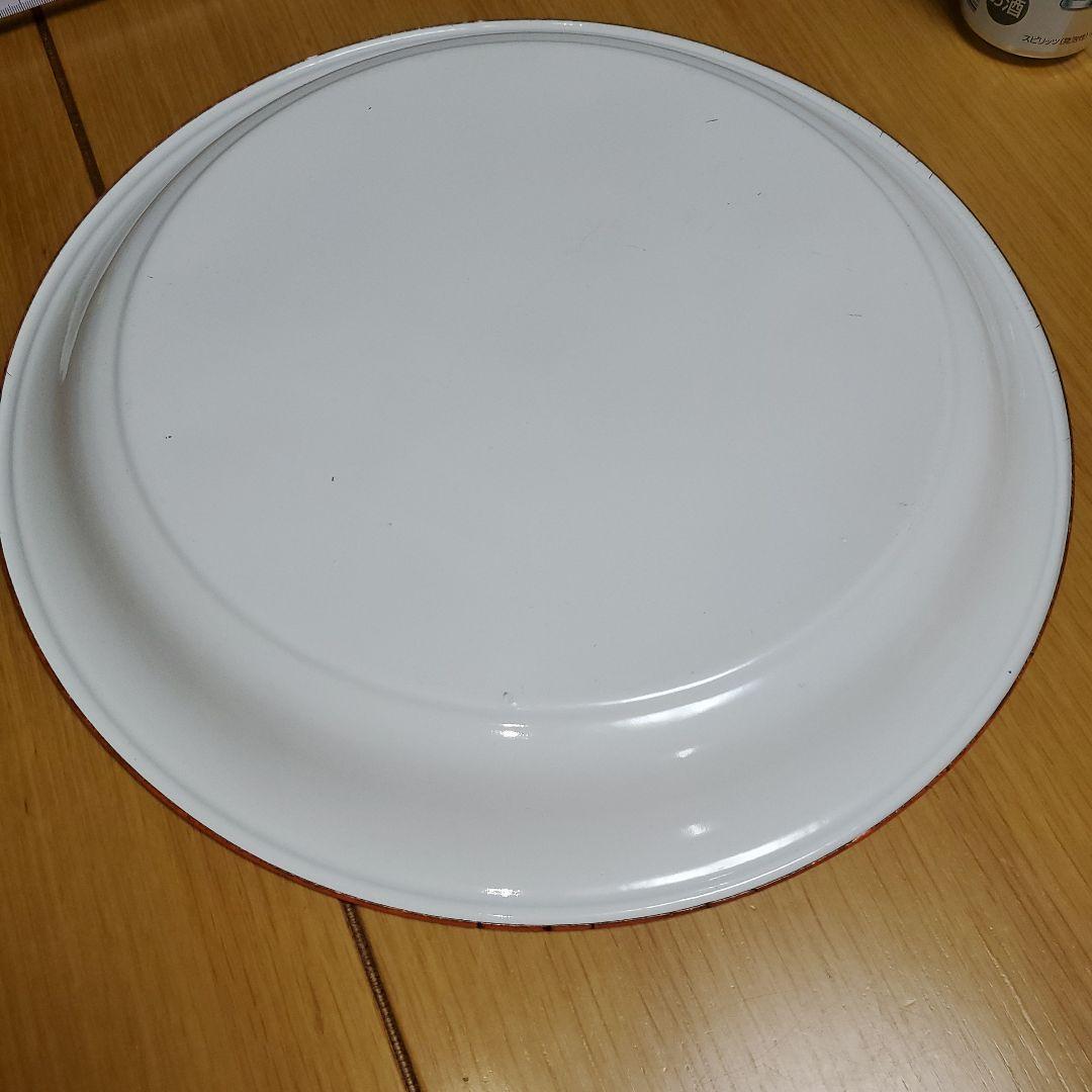 飛翔する鳥のホーロー皿